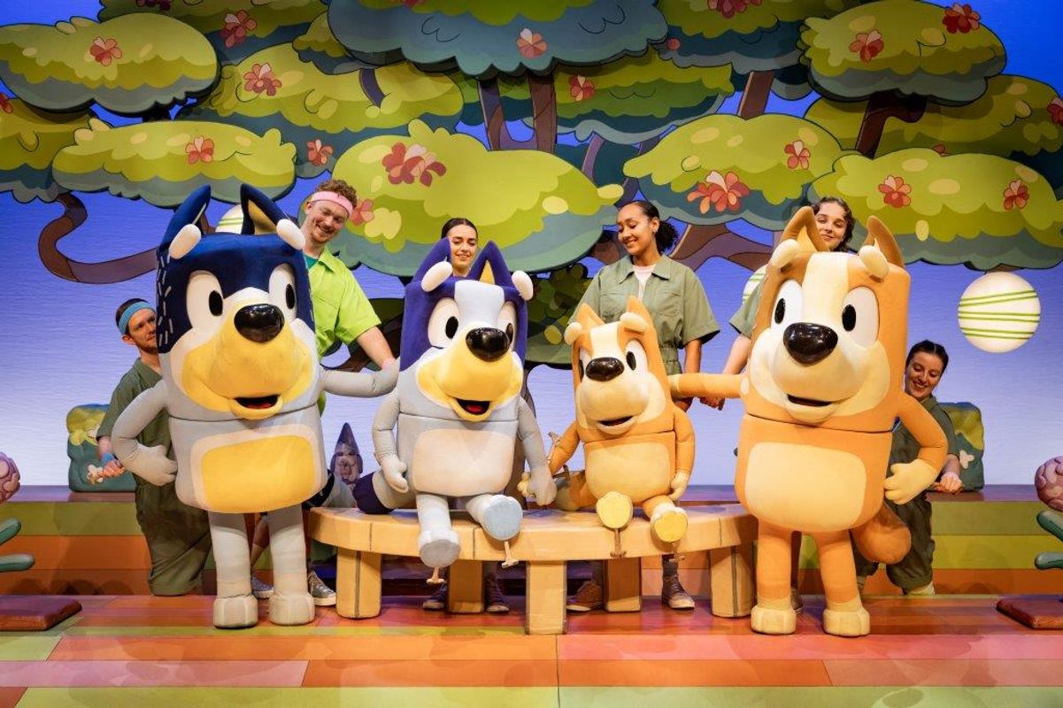 Bluey, Bingo, Mum and Dad sit on a bench.