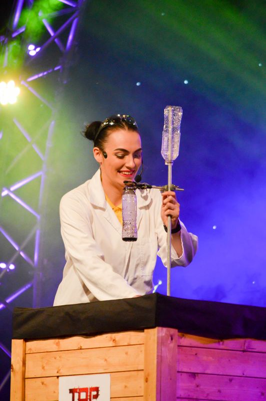 A person conducts an experiement.