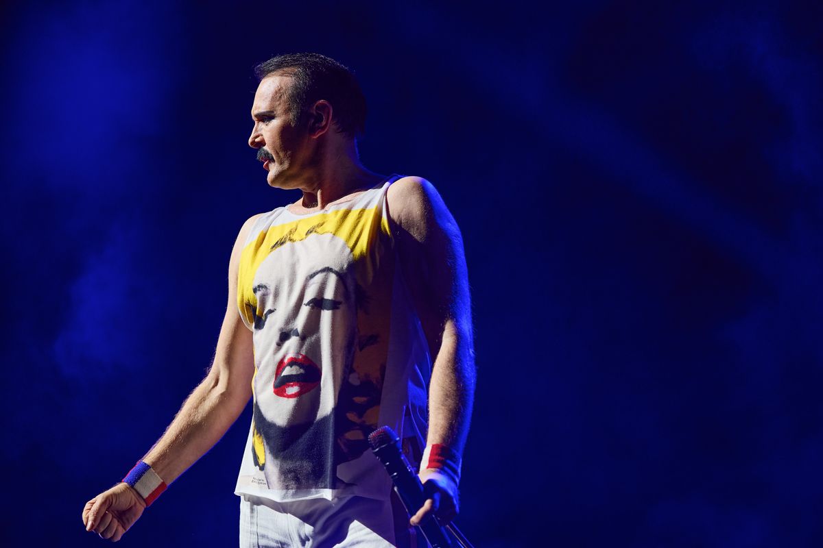 A man on stage looking to the audience