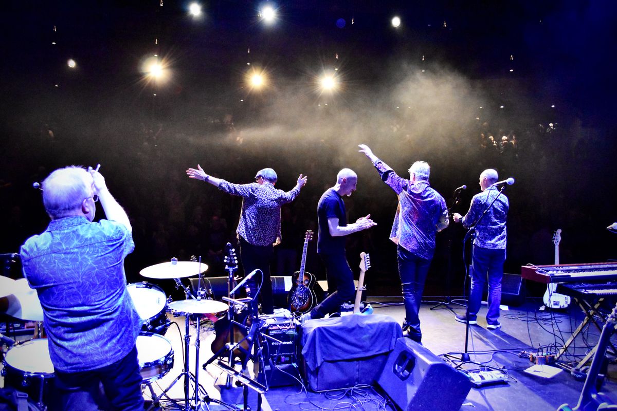 The band clap towards the audience.